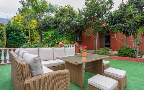 Villa Torrita: Meubles, Plante, Table, Propriété, Ciel, Mobilier De Jardin, Tableau De Plein Air, Design Intérieur, Bâtiment, Arbre