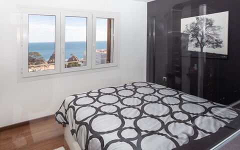 Berganti: Chambre, Pièce, Propriété, Meubles, Design Intérieur, Sol, Lit, Cadre De Lit, Bâtiment, Maison