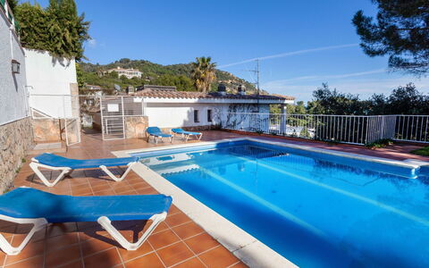 Berganti: Piscine, Propriété, Immobilier, Loisir, Vacances, Maison, Bâtiment, Recours, Ciel, Villa