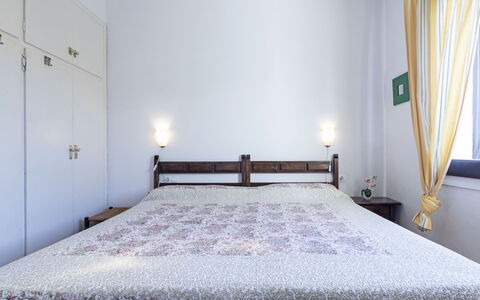 Marisol: Chambre, Lit, Drap De Lit, Matelas, Meubles, Pièce, Propriété, Literie, Cadre De Lit, Sol