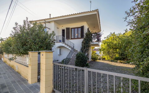 Marisol: Propriété, Maison, Zone Résidentielle, Immobilier, Bâtiment, Domicile, Architecture, Quartier, Arbre, Façade