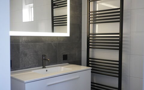 Bungalowpark It Wiid: Luminaire Plomberie, Design Intérieur, Salle De Bains, Sol, Sol, Plomberie, Tuile, Verre, Robinet