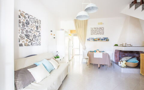 Villa Anna: Pièce, Meubles, Propriété, Chambre, Design Intérieur, Lit, Bâtiment, Drap De Lit, Mur, Sol