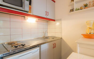 Les Cyprianes 490.6: Propriété, Pièce, Cuisine, Cabinetry, Meubles, Bâtiment, Design Intérieur, Maison, Immobilier, Comptoir