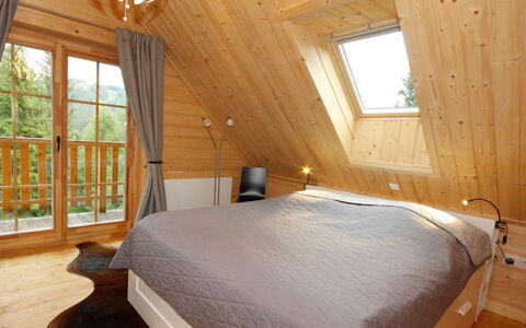 Almhaus Galisch: Chambre, Pièce, Meubles, Propriété, Lit, Cadre De Lit, Design Intérieur, Plafond, Bâtiment, Literie