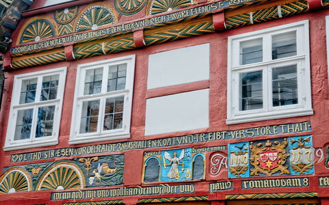 Phileas: Jour, Fenêtre, Bâtiment, Architecture, Mur, Façade, Brique, Point De Repère, Brickwork, Symétrie