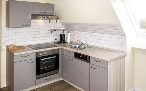 Zum Katzengrund Ii: Comptoir, Cabinetry, Pièce, Cuisine, Meubles, Propriété, Principaux Appliance, Design Intérieur, Cuisinière, Sol