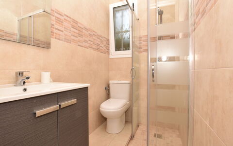 Oasis: Salle De Bains, Propriété, Pièce, Tuile, Design Intérieur, Sol, Architecture, Mur, Bâtiment, Immobilier
