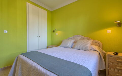 Golf Y Playa: Chambre, Lit, Pièce, Meubles, Drap De Lit, Propriété, Mur, Cadre De Lit, Sol, Vert