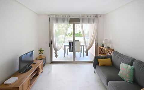 Zephyrus: Meubles, Design Intérieur, Sol, Sol, Canapé, Bois, Salon, Pièce, Table, Plafond