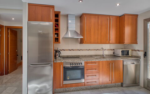 Zephyrus: Cabinetry, Comptoir, Bâtiment, Meubles, Cuisinière, Appareil De Cuisine, Électroménager, Cuisine, Bois, Orange