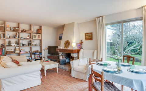 Ty Mam Goz: Propriété, Pièce, Meubles, Bâtiment, Design Intérieur, Maison, Sol, Immobilier, Table, Plafond