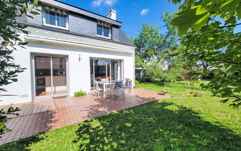 Ty Mam Goz: Zone Résidentielle, Domicile, Arbuste, Maison, Chalet, Biens, Jardin, Allée, Cour, Banlieue