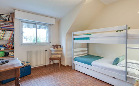 Ty Mam Goz: Lit, Pièce, Meubles, Chambre, Propriété, Drap De Lit, Bâtiment, Cadre De Lit, Matelas, Design Intérieur