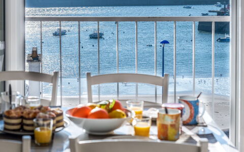 Quiberon 226: L'Eau, Aliments, Vaisselle, Table, Propriété, Fenêtre, Bâtiment, Design Intérieur, Fruit, Orange