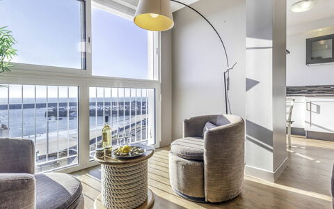 Quiberon 226: Pièce, Propriété, Design Intérieur, Jaune, Plafond, Meubles, Sol, Salon, Éclairage, Bâtiment