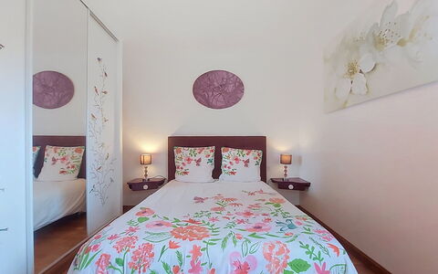 Meeresblick: Meubles, Design Intérieur, Lit, Chambre, Sol, Drap De Lit, Sol, Literie, Linge, Pièce