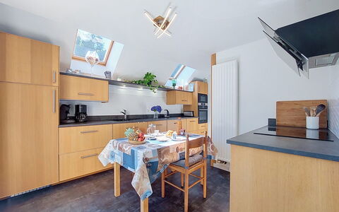 Meeresblick: Meubles, Design Intérieur, Bois, Sol, Cuisine, Plafond, Sol, Chaise, Comptoir, Pièce