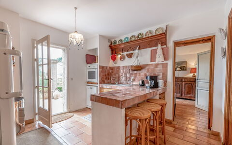 La Source: Propriété, Pièce, Meubles, Bâtiment, Design Intérieur, Sol, Immobilier, Plafond, Maison, Parquet