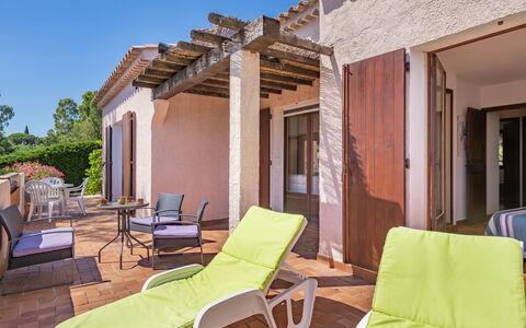 Le Romarin: Propriété, Ciel, Bâtiment, Meubles, Bleu Azur, Ombre, Bois, Confort, Design Intérieur, Mobilier De Jardin