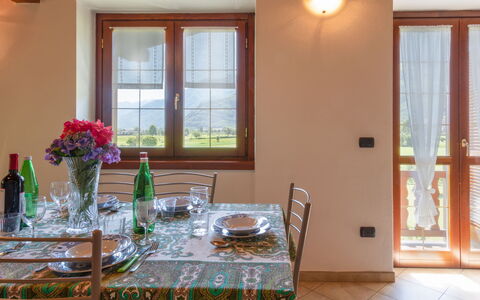 Fuentes: Pièce, Propriété, Design Intérieur, Meubles, Bâtiment, Domicile, Salle À Manger, Sol, Table, Maison