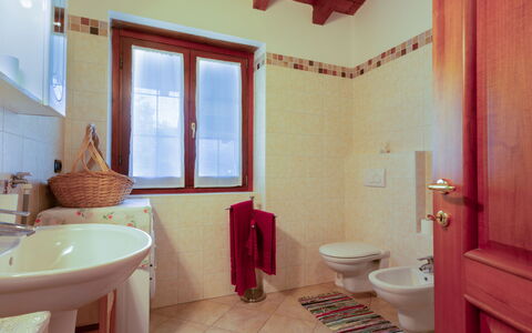 Fuentes: Salle De Bains, Propriété, Pièce, Rouge, Design Intérieur, Sol, Tuile, Bâtiment, Maison, Mur