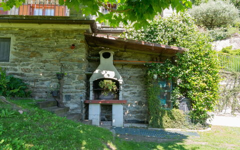 Fuentes: Propriété, Maison, Chalet, Bâtiment, Arbuste, Plante, Jardin, Cour, Aménagement Paysager