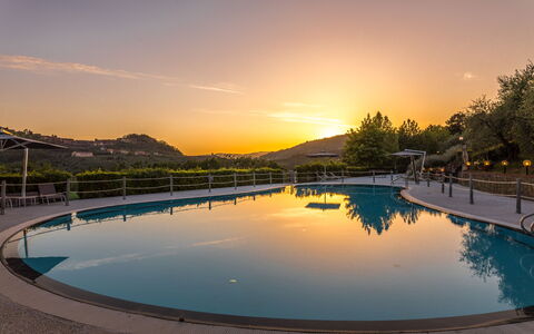 Villa Alfresco: Piscine, Recours, Crépuscule, Réflexion, Ville Resort, Soirée, Thermes, Lever Du Soleil