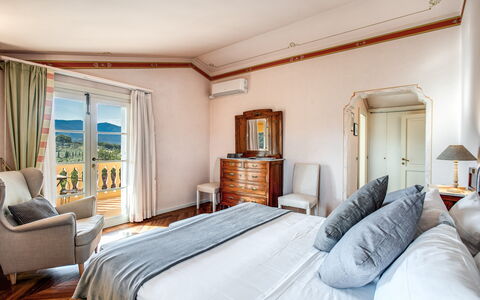 Villa Alfresco: Meubles, Lit, Chambre, Literie, Drap De Lit, Cadre De Lit, Linge, Lampe, Oreiller