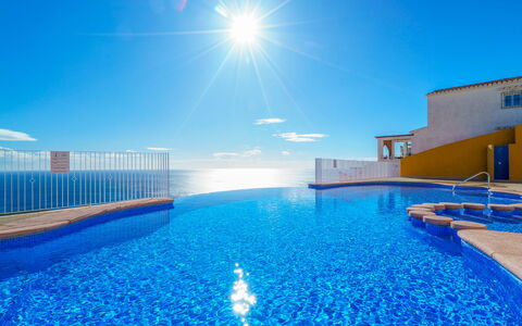 Moraira 905: L'Eau, Bleu, Piscine, Ciel, Centre De Loisirs, Architecture, Loisir, Lumière Du Soleil, Immobilier, Bâtiment
