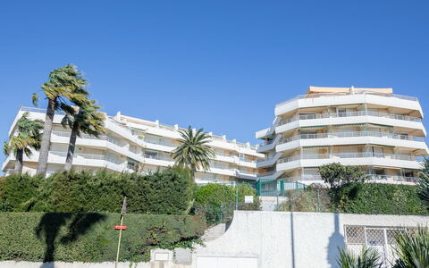 Le Mexico: Ciel, Plante, Bâtiment, Arbre, Design Urbain, Arecales, Zone Résidentielle, Immobilier, Condominium, Façade
