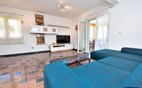 Fliri: Meubles, Propriété, Canapé, Fenêtre, Bâtiment, Cadre, Bleu Azur, Bois, Design Intérieur, Blind Fenêtre