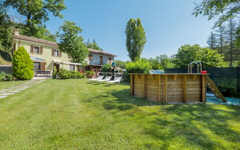 Green Wellness House: Plante, Ciel, Arbre, Fenêtre, Bâtiment, Lot Terre, Paysage Naturel, Herbe, Maison, Ombre