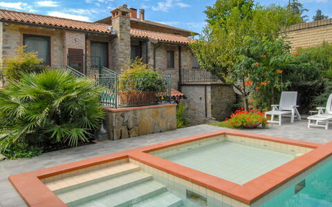 Messi: Propriété, Bâtiment, Immobilier, Maison, Piscine, Domicile, Zone Résidentielle, Arrière-Cour, Herbe, Biens