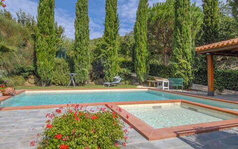 Messi: Piscine, Propriété, Immobilier, Arrière-Cour, Loisir, Maison, Aménagement Paysager, Jardin, Biens, Vacances