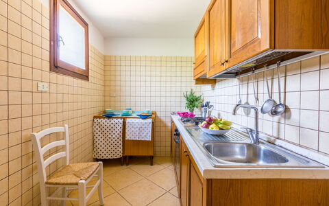 Villa Mediterranea: Propriété, Pièce, Cabinetry, Comptoir, Cuisine, Bâtiment, Meubles, Design Intérieur, Maison, Immobilier