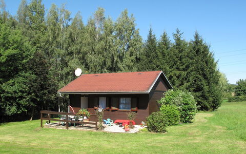 Spinka: Plante, Ciel, Bâtiment, Paysage Naturel, Arbre, Fenêtre, Herbe, Maison, Lot Terre, Mélèze