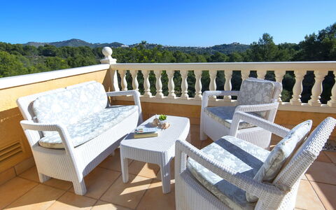 Del Pozo: Propriété, Meubles, Pièce, Immobilier, Maison, Villa, Patio, Bâtiment, Biens, Table