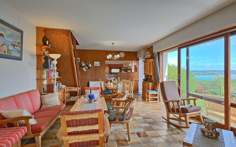 Ker Norge: Meubles, Table, Plante, Cadre, Bleu Azur, Chaise, Bois, Fenêtre, Canapé, Salon