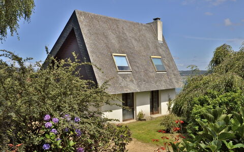 Ker Norge: Fleur, Plante, Ciel, Nuage, Bâtiment, Fenêtre, Propriété, Maison, Arbre, Lot Terre