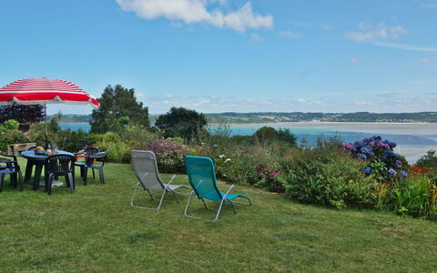 Ker Norge: Nuage, Ciel, L'Eau, Plante, Chaise, Paysage Naturel, Arbre, Mobilier De Jardin, Herbe, Loisir