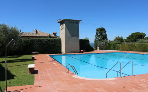 Bellavista: Piscine, Propriété, L'Eau, Immobilier, Loisir, Maison, Bâtiment, Herbe, Arbre, Vacances
