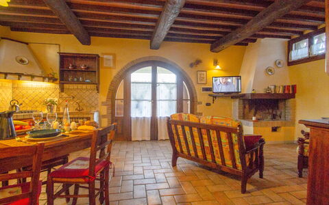 Podere Gioia: Propriété, Bâtiment, Pièce, Faisceau, Meubles, Maison, Design Intérieur, Immobilier, Plafond, Table