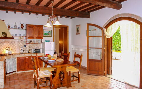 Podere Gioia: Meubles, Table, Bois, Chaise, Design Intérieur, Salon, Faisceau, Tache De Bois, Sol, Sol