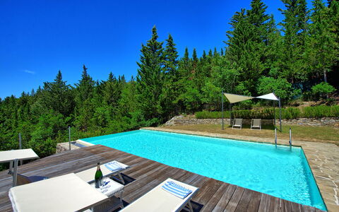 Casa Fioraie: Piscine, Propriété, Maison, Domicile, Immobilier, Arbre, Bâtiment, Architecture, Conception, Biens