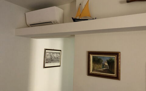 Dai Fiorentini - Apartment In Levanto: Cadre, Bâtiment, Rectangle, Bois, Étagère, Rayonnage, Mur, Sol, Art, Sol