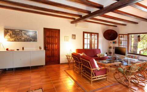 La Plaza: Pièce, Propriété, Bâtiment, Plafond, Parquet, Design Intérieur, Sol, Salon, Meubles, Faisceau