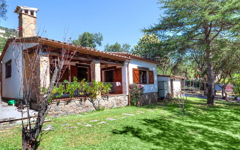 La Plaza: Propriété, Maison, Domicile, Immobilier, Bâtiment, Chalet, Cour, Arbre, Herbe, Ferme