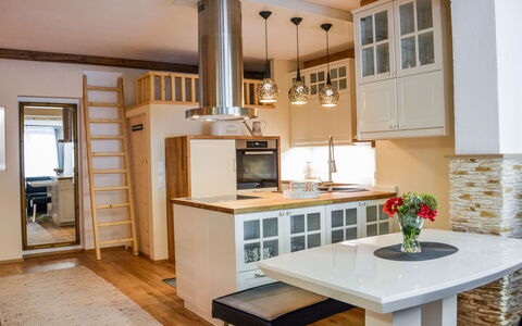 Apart Fassern: Cabinetry, Comptoir, Meubles, Table, Cuisine, Bâtiment, Cuisinière, Électroménager, Bois, Salon