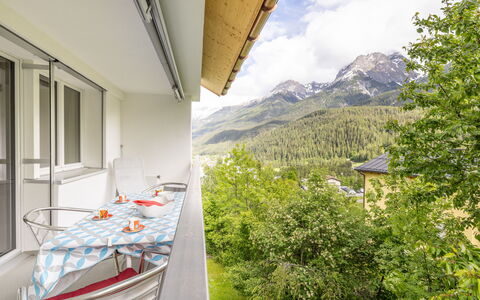 Ferienwohnung Wüest: Bâtiment, Propriété, Nuage, Ciel, Fenêtre, Plante, Navire, Bateau, Bois, Arbre